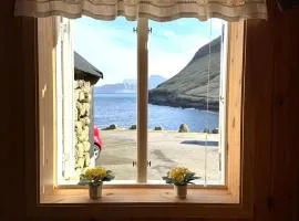 orca - cabin - sea & mountain view - calm village