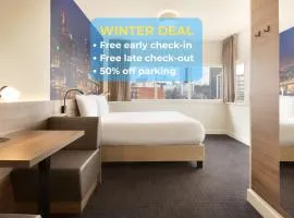 Rotterdam Teleport Hotel