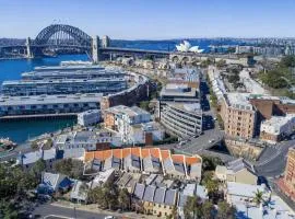Luxury Harbour Home Steps to Harbour Bridge & CBD