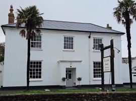 The White House Hotel, hotel v destinaci Williton