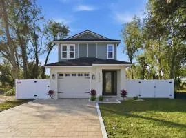 Modern Mount Dora Escape Style and Sunshine home