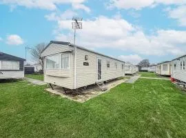 Lovley 8 Berth Caravan At Dovercourt Park, Essex Ref 44202B