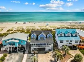 Renovated beachfront house with lovey interior & large decks - steps to sand