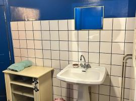Chambre et salle de bain privative, hotel em Bellac