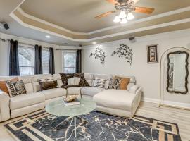 Cozy Apt with Covered Patio 1 Mi to Dtwn Grayson, hotel em Grayson