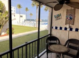 Vibrant Family Condo - Pool & Ocean Panorama #3, hotel Marathonban