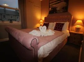 Oliver Wests Beautiful 2 Bedroom Sleeps 4 Apartment