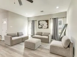 Easy Hwy Access to Dtwn: Pet-Friendly Houston Home