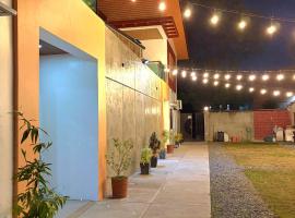 Pool and Karaoke Private Villa near Clark Airport, Hotel in Angeles