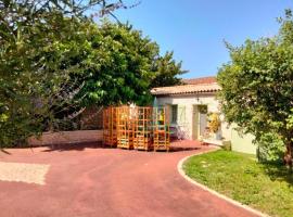 Gite Le Romarin, hotel em Courçon