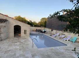 Gite Le Romarin, hotel in Courçon