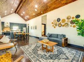 Modern 2BR Near Lake Somerville and Round Top, Hotel in Somerville