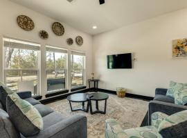 ‘Roo's Hideaway’ Modern 3BR Near Round Top & A&M!, hotel u gradu 'Somerville'