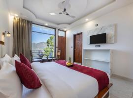 Evening Sky Homestay - Kasauli !!!، فندق في كاساولى