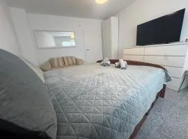 Modernes City Apartment 2 Min zum HBF Mülheim