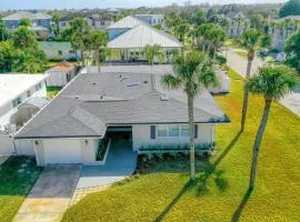 Beachside snowbird escape with fenced yard & washer/dryer - walk to beach access
