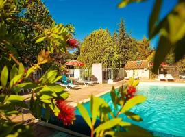 ZEcamping 3 dog friendly avec piscine dans un environnement calme, hotel u gradu Junas