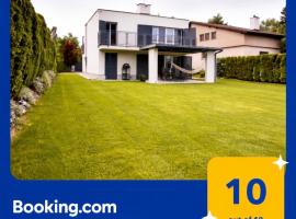 Exkluz&iacute;vna chata na Slnečn&yacute;ch jazer&aacute;ch