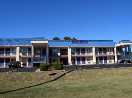 Royal Inn & Suites, hotel u gradu Daglasvil