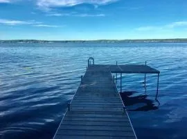 Peaceful Lakeview Cottage lake access & fire pit