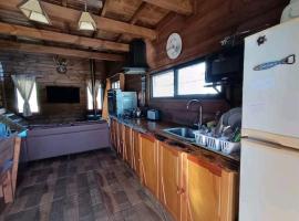 Cabaña a pasitos de la playa โรงแรมในManantiales