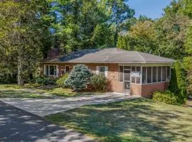 Castle View - Wifi, Pet Friendly, Screen Porch, Game Room, Grill, Family Friendly, Kid Friendly, Fireplace