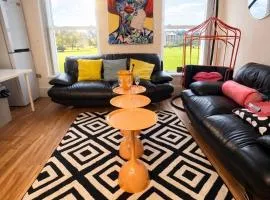 Quirky Group Apartment 5mins to City Centre - Up To 11 Guests