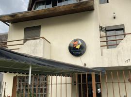 Hospedagem Three Little Birds, Hotel in Curitiba