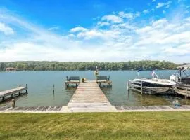 Cozy Clam Lake Waterfront Cottage w Kayaks