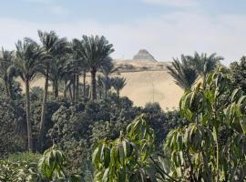 Ancient Backyard Guesthouse, hotel a Abū Şīr