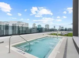 District 225 Miami - Rooftop Pool Gym & City Views