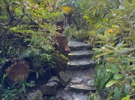 Magnolia Petal Accommodation, hotelli kohteessa Salt Spring Island