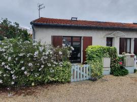 maisonnette bord de mer, Hotel in Royan