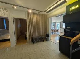 Munich Large Apartment 155 qm with 4 Bedrooms top located 1 to 12 guests