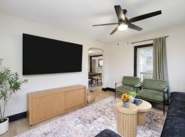 Medina में, होटल Modernized Historical Home in Downtown Medina with Hot Tub