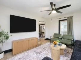 Modernized Historical Home in Downtown Medina with Hot Tub