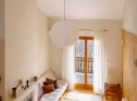 VYTINA LOFTS - Cozy 2-Level Loft Apartments with Fireplace & Mountain Views