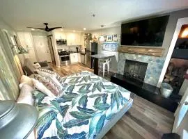 Ski in or Walk to lifts hot tub covered parking