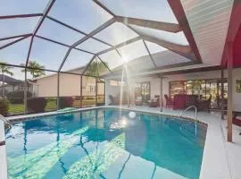 NEW - Villa Rosegarden Oasis, 3 Bedroom Waterfront Pool Villa with Gulf Access