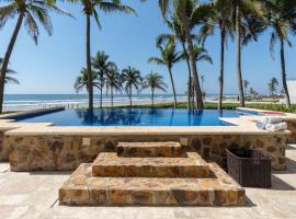 Exclusive Oceanfront Apartment Beach access, hotel a Acapulco