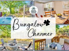 Bungalow Charmer with private Hot Tub, hotel a Chattanooga