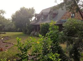 Beautiful Hill Country Hideaway, отель в городе Бьюда