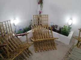 Littlhouse, hotel sa Rafrāf