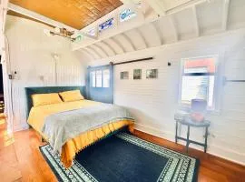 Train Wreck Inn - Boutique Train Car Stays - Self Check In