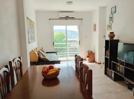 Meridiano V - Dos Ambientes: La Plata'da bir otel