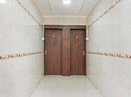 Hotel O by OYO Shree Apartments, hótel í Khadki