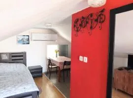 Loft in Red of VeryMary Eilat