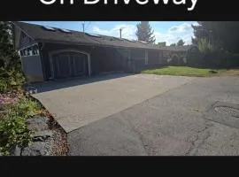 Private Entrance OFFICE SPACE King Suite