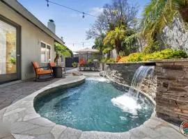 Charming Coastal Escape Resort-Style Walk-In Spa