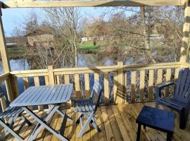 Mobil home cosy avec terrasse pour 2 personnes - API-1-52-1537, hotel di Long